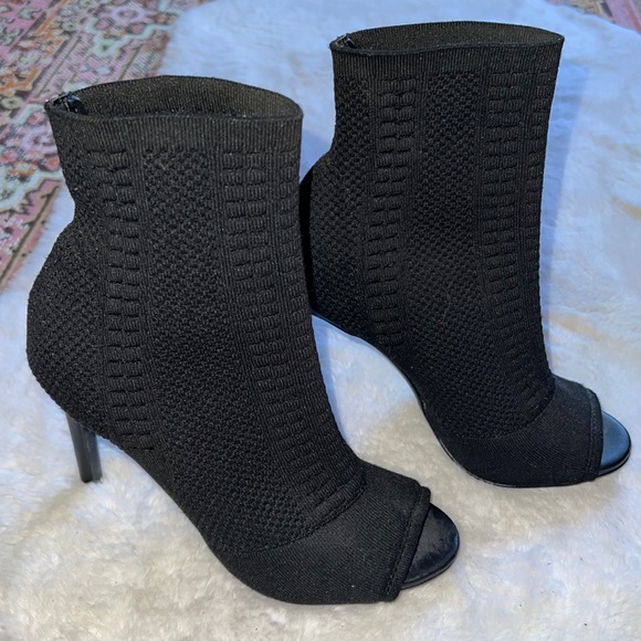 Steve Madden Shoes - Steve Madden Stretchy ankle peep toe booties